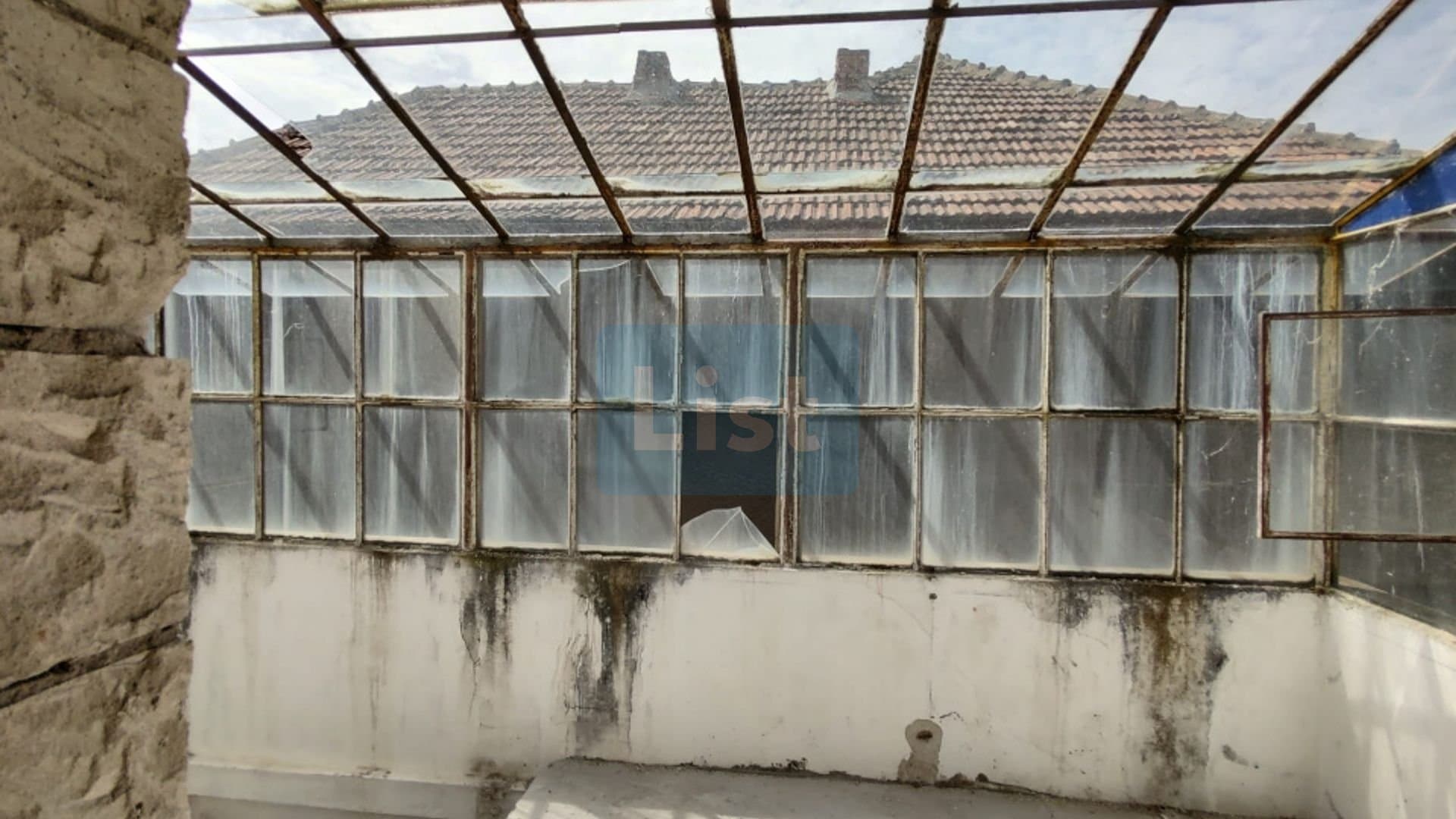 Casa cu 700 mp teren in zona Garii, necesita renovare. Comision 0 — 5
