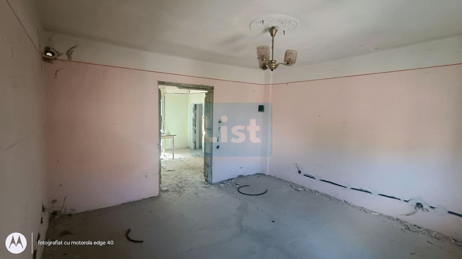 Casa cu 700 mp teren in zona Garii, necesita renovare. Comision 0 — 9