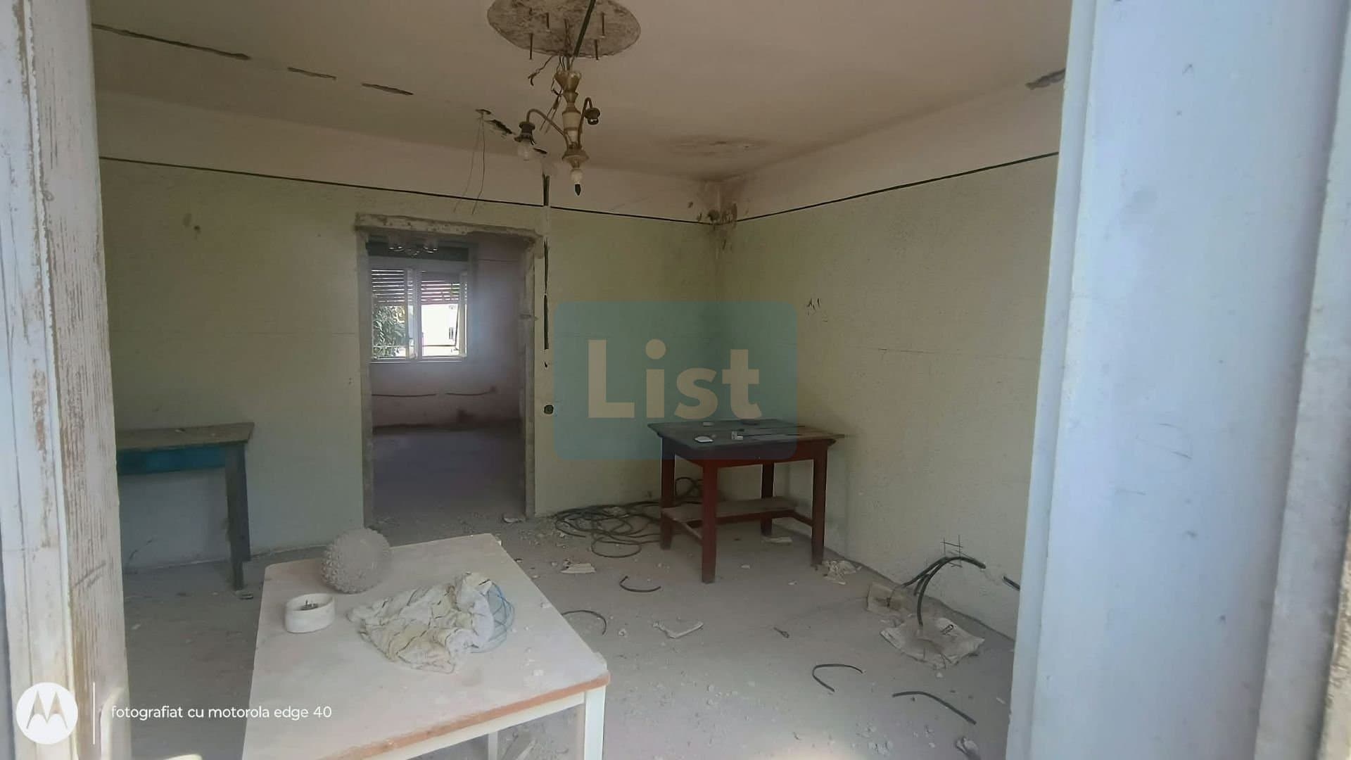 Casa cu 700 mp teren in zona Garii, necesita renovare. Comision 0 — 12